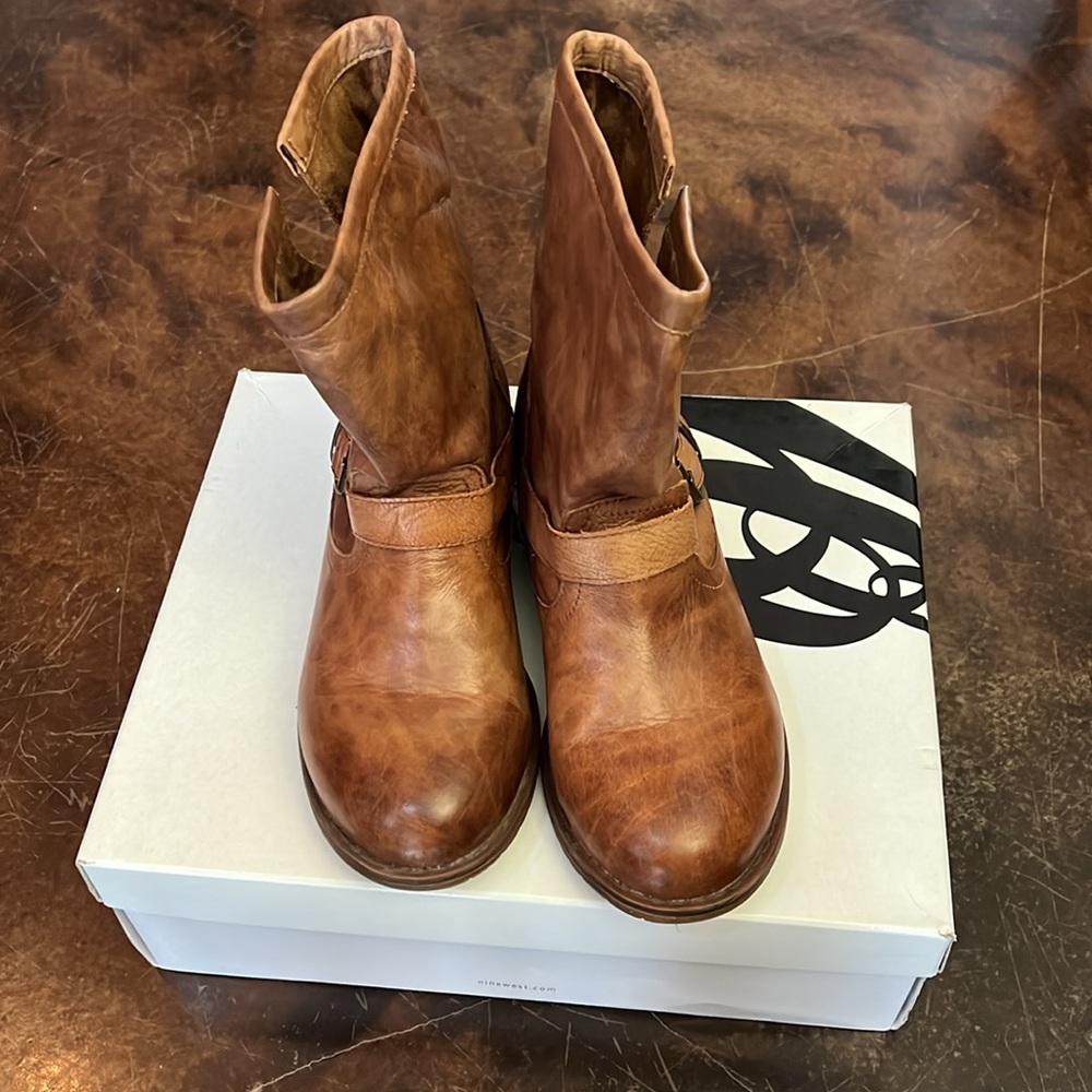 Women’s Vintage Nine West Brown leather ankle boots. Like new with Box size 7.5 - Picture 4 of 4